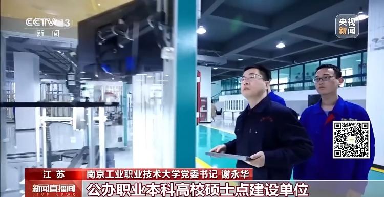 手机充电器没拔客厅被烧光！消防员实测：充电器不拔一直在通电