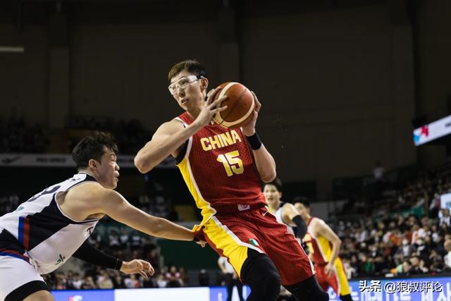 记者谈男篮12人名单：周琦赵睿逐渐被替代 队伍最大标签是服从管理
